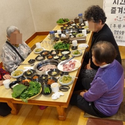 재가노인지원서비스 이용자 외식지원서비스 프로그램 진행(함밭숯불식당)♥ 이미지
